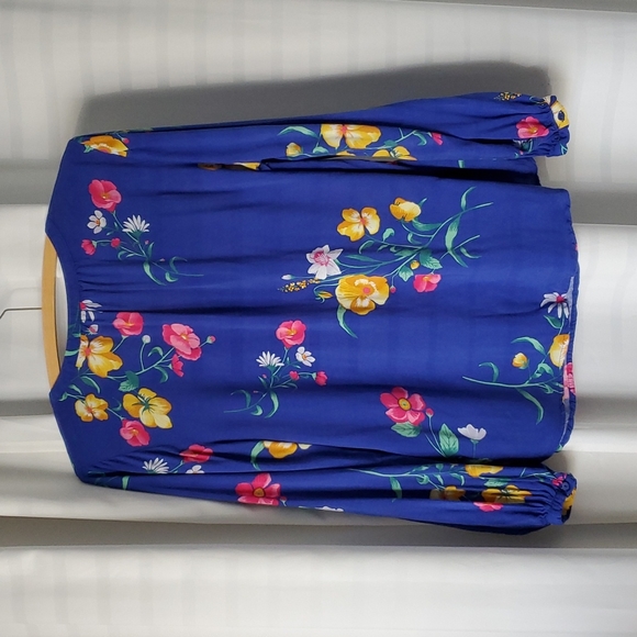 Old Navy Flowered Blouse EUC - Picture 2 of 5